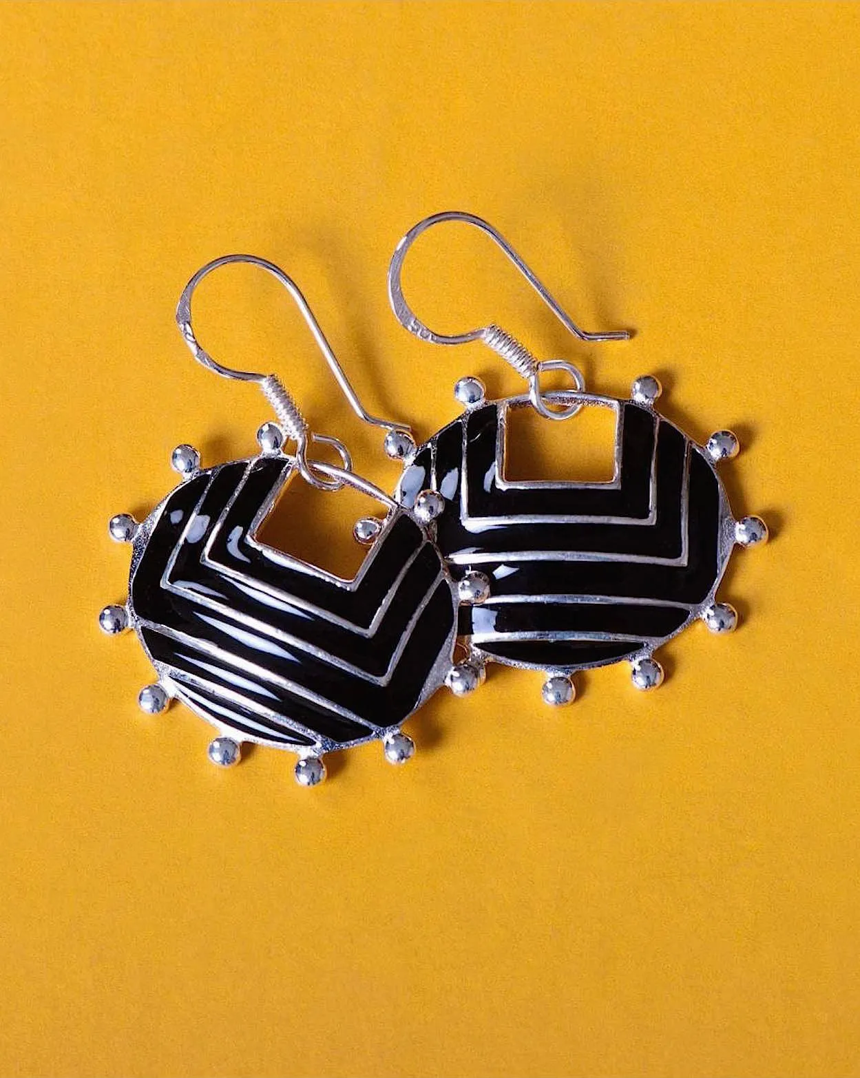 Graphic, chic, oval earrings with fine black enamel and granulation work