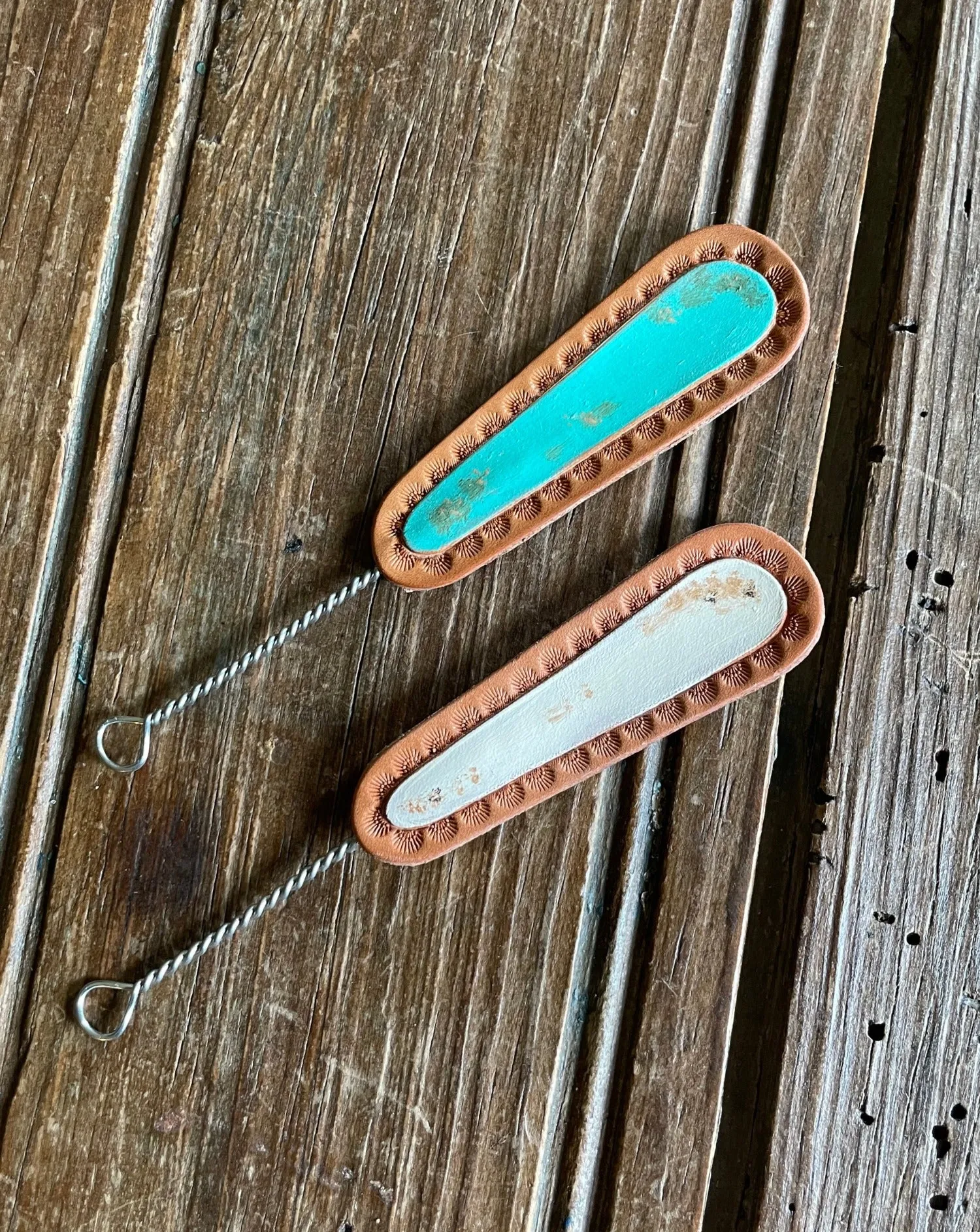 Oval Leather Hat Pick