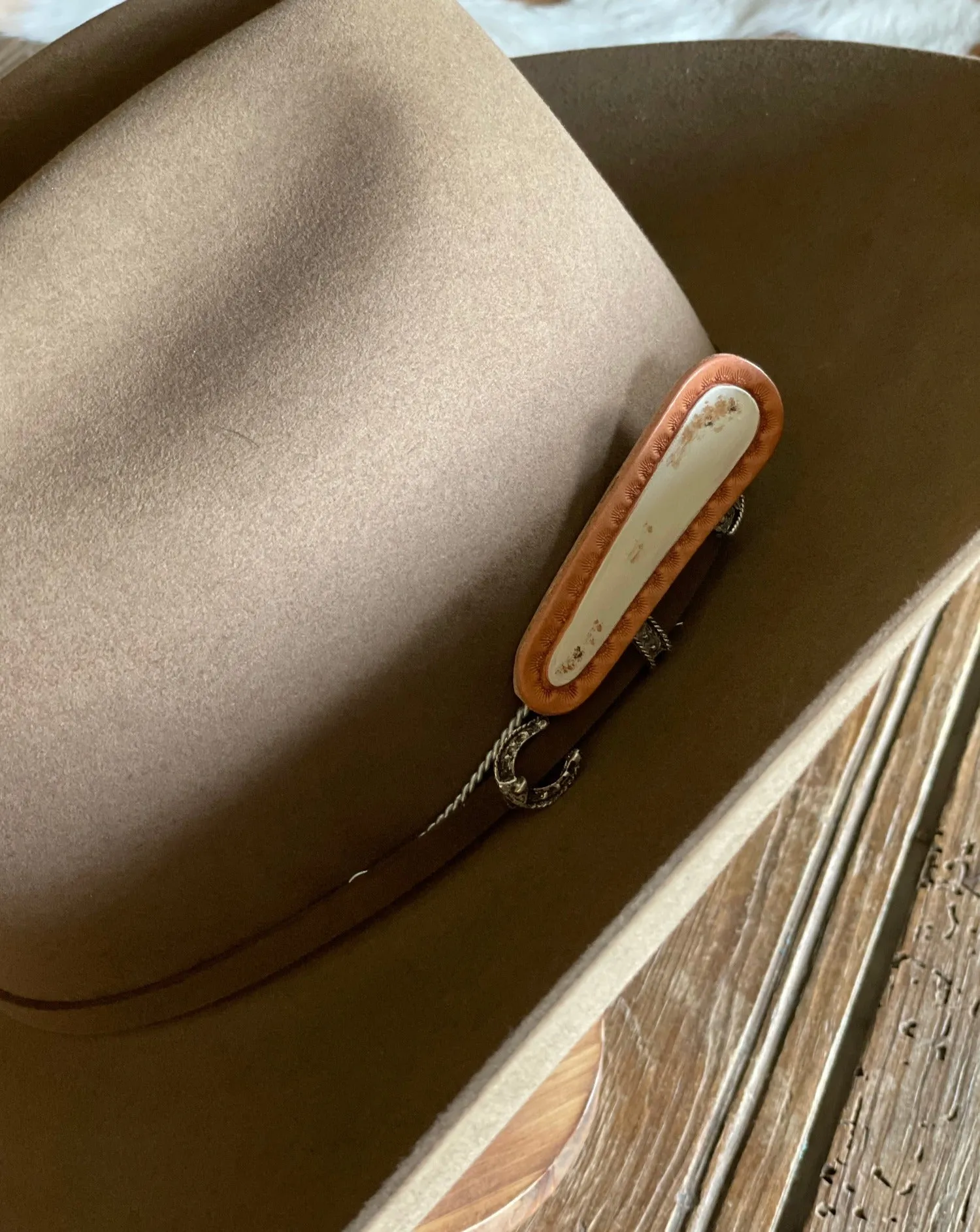 Oval Leather Hat Pick