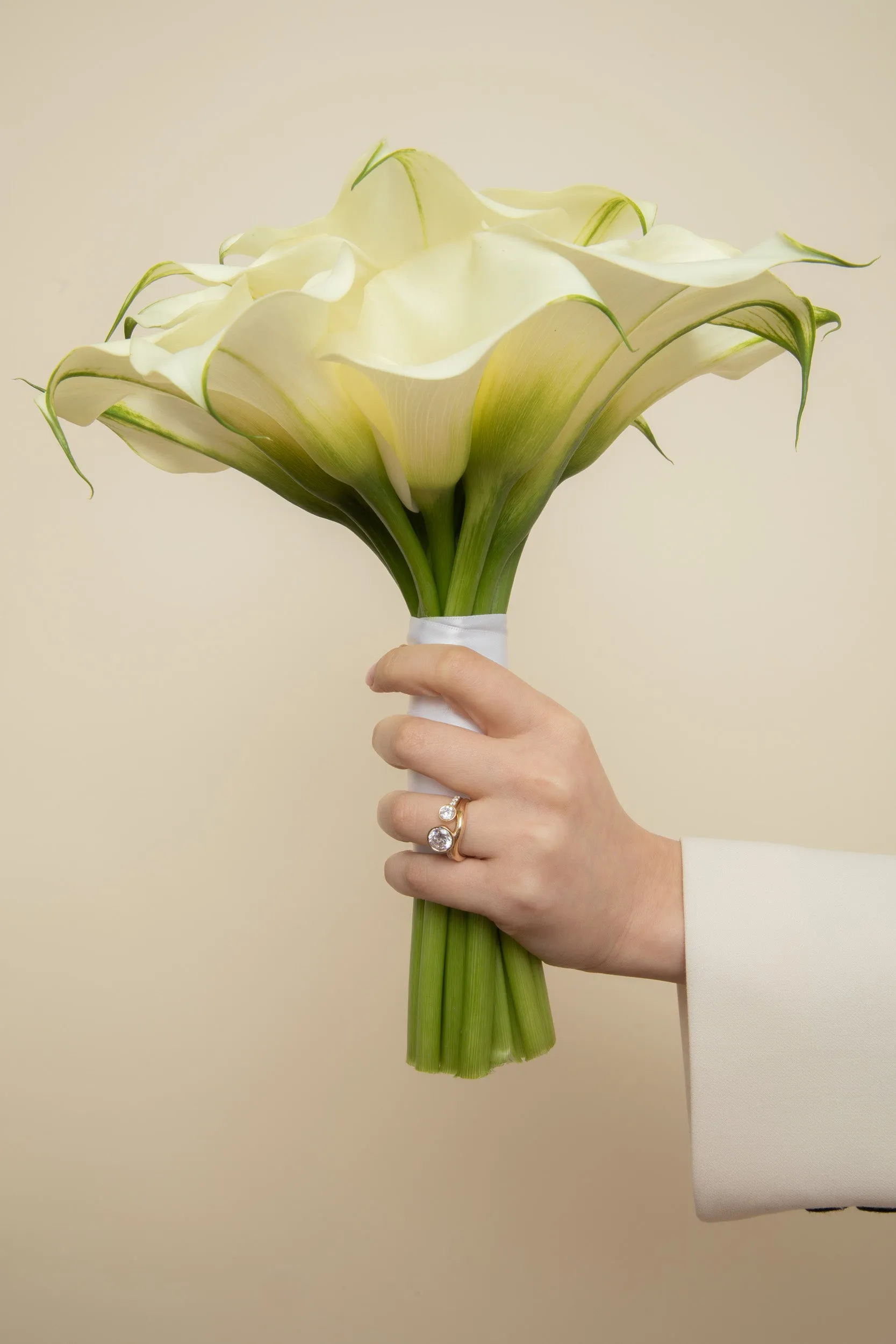 Solo Round Engagement Ring