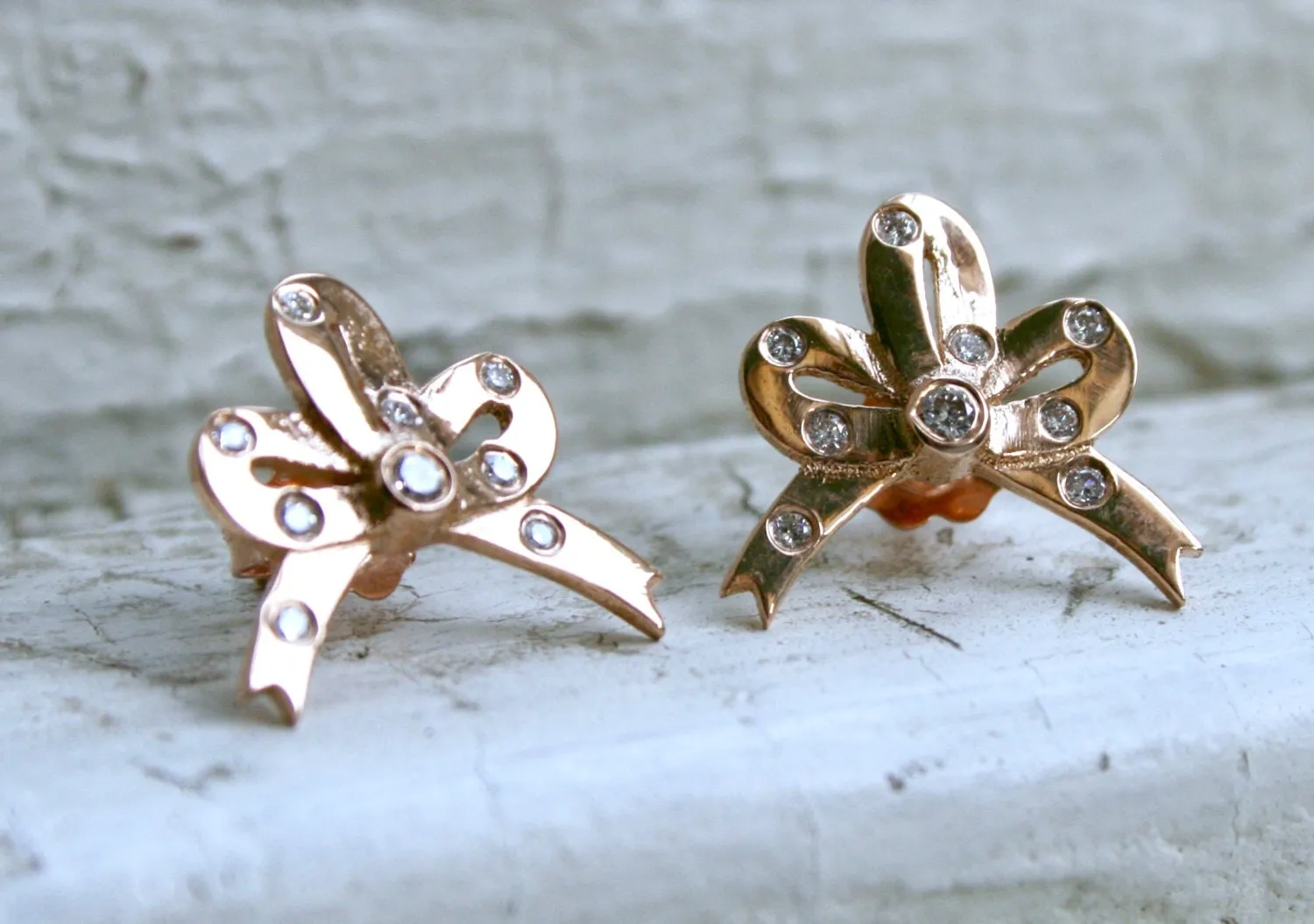 Sweet Vintage 18K Rose Gold Diamond &#39;Bow&#39; Stud Earrings.