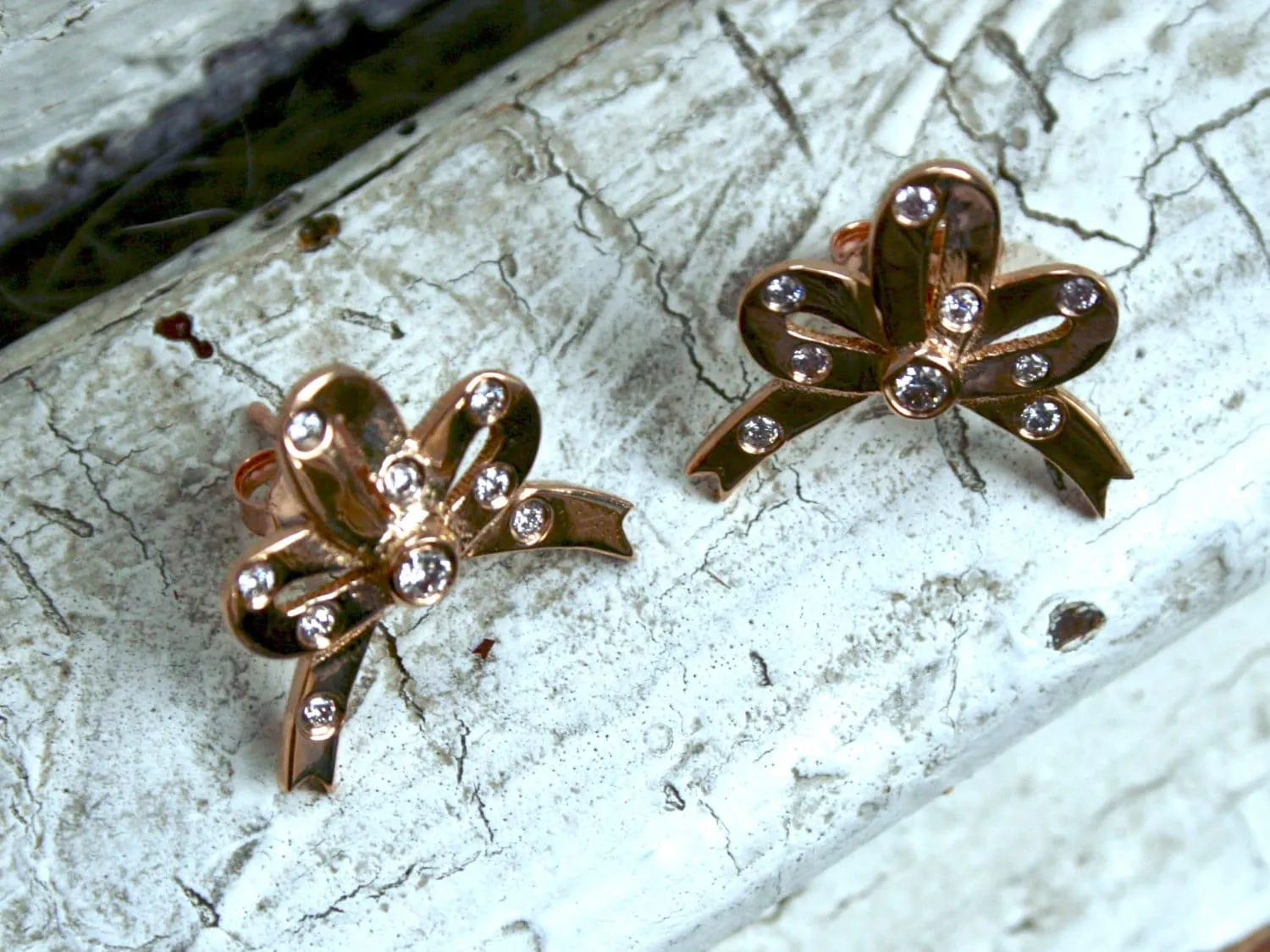 Sweet Vintage 18K Rose Gold Diamond &#39;Bow&#39; Stud Earrings.