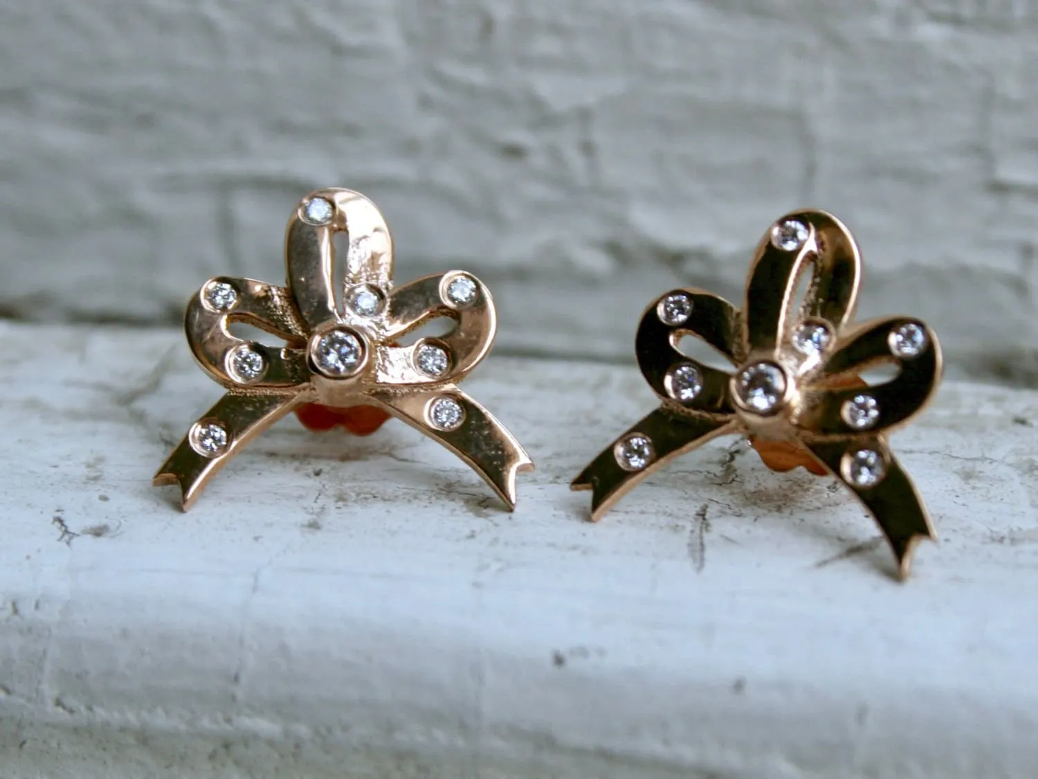 Sweet Vintage 18K Rose Gold Diamond &#39;Bow&#39; Stud Earrings.
