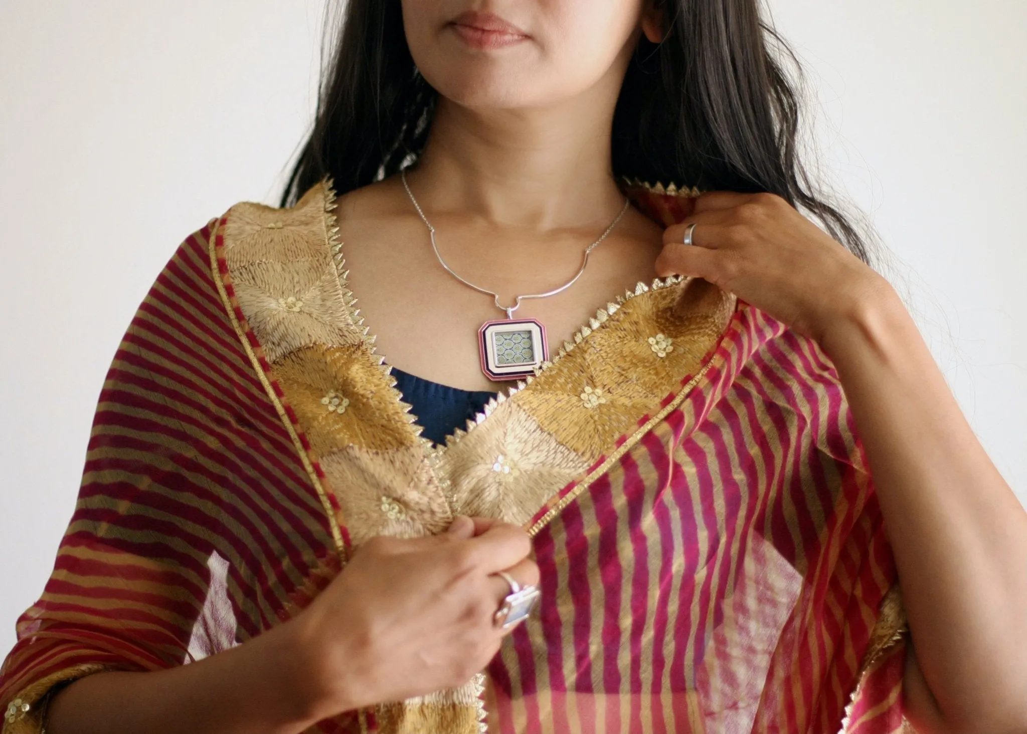 The 'Galecha' necklace: an ode to Indian Minimalism (colorway 1)
